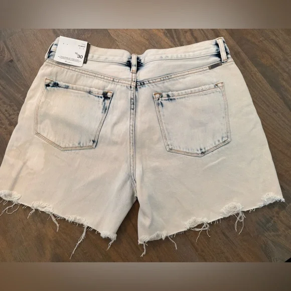 KanCan Women's Distressed White Denim Shorts NWT - Picture 2 of 4